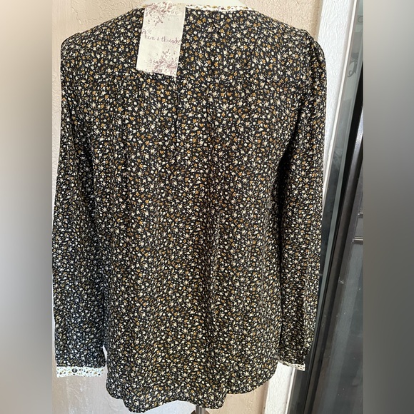 Cute Floral Top - Picture 5 of 7